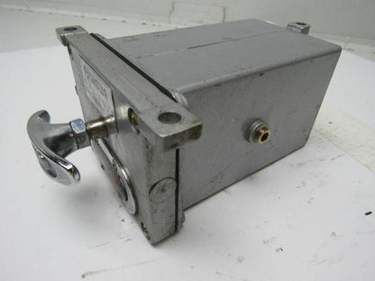 Devco Showa EA-8 HUR Manual One Shot Lubrication Pump W/Aluminum Reservoir