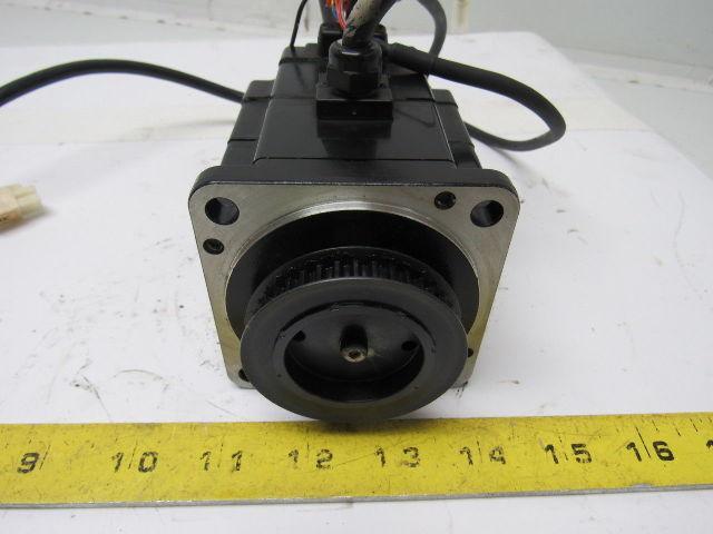 Yaskawa SGMPH-02A1A-YR31 AC Servo Motor 200V 200W 2.0A 3000 RPM