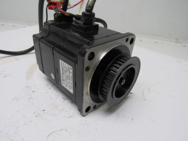 Yaskawa SGMPH-02A1A-YR31 AC Servo Motor 200V 200W 2.0A 3000 RPM