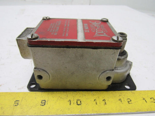 Namco EA04011100 Snap-Lock Limit Switch No Arm New No Box