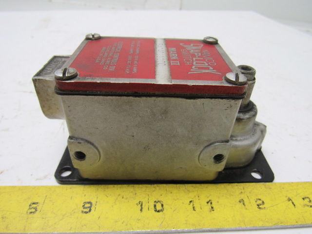Namco EA04011100 Snap-Lock Limit Switch No Arm New No Box