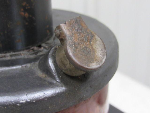 Jergens 61711 A Pneu-oil Booster 18 cu.in. Reservoir 30:1 Ratio