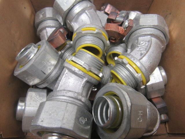 Crouse Hinds Co LTB7545GC 3/4"  45° Connector Ground Lug Insulated Lot of 10