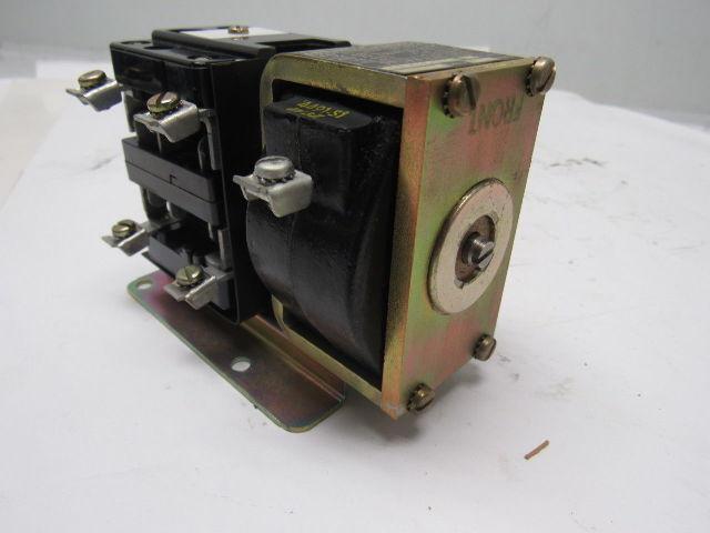 Square D D022 - S4 Class 7001 Series A Pilot Duty Relay 600 V