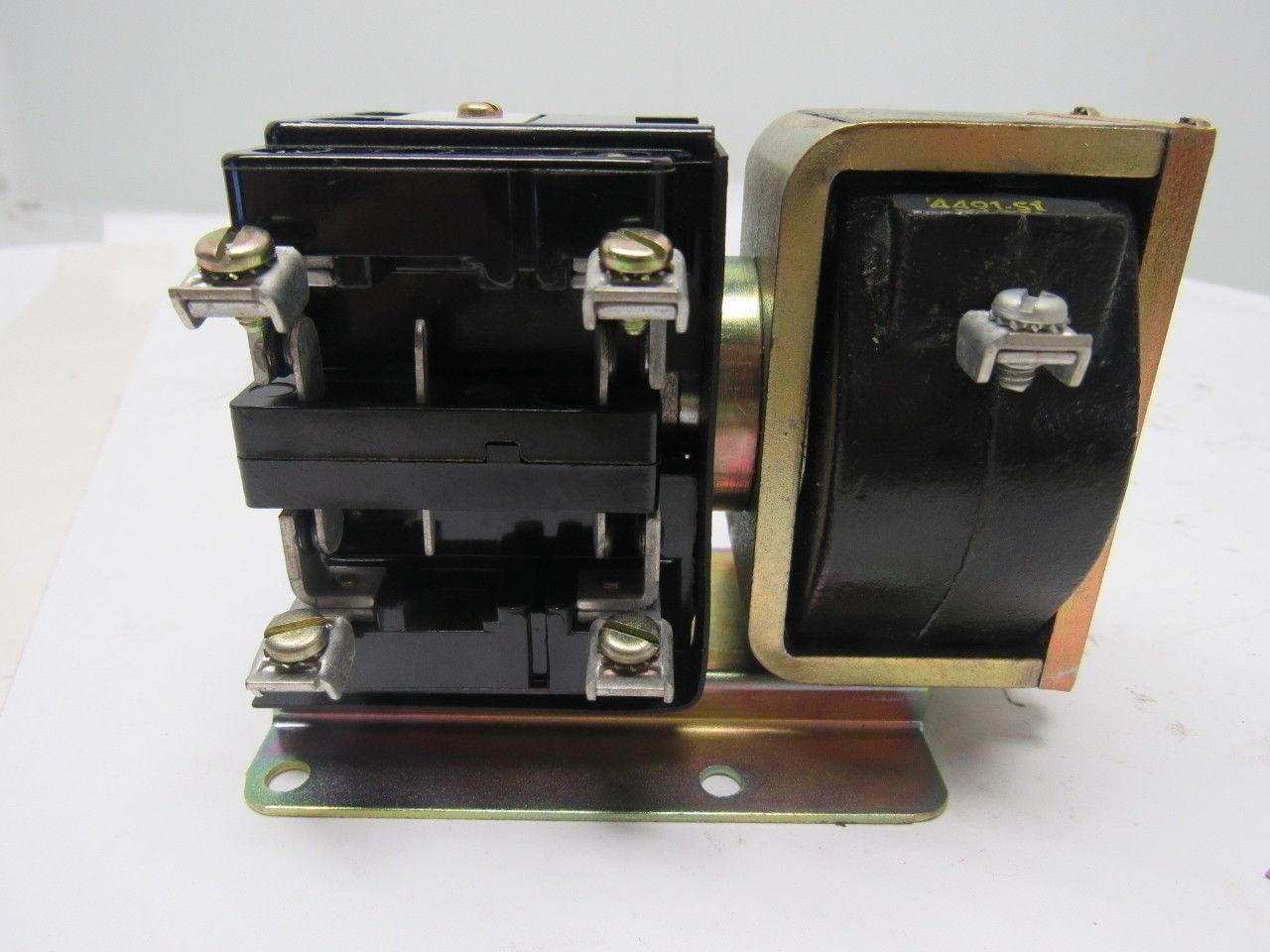 Square D D022 - S4 Class 7001 Series A Pilot Duty Relay 600 V