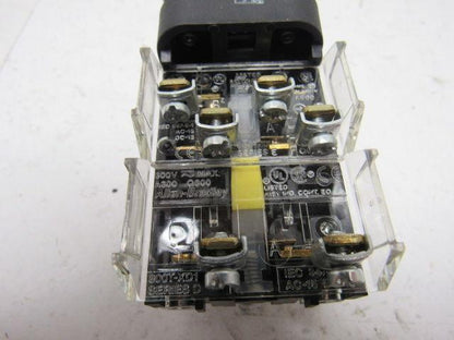 Allen Bradley 800H-FRXTQH24AA5 Amber LED Illuminated 2 position Twist Switch