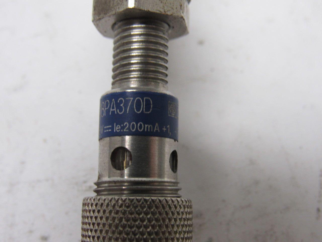 Telemecanique XS1M08PA370D Proximity Sensor 4-Pin 48V 200mA w/60" Lead