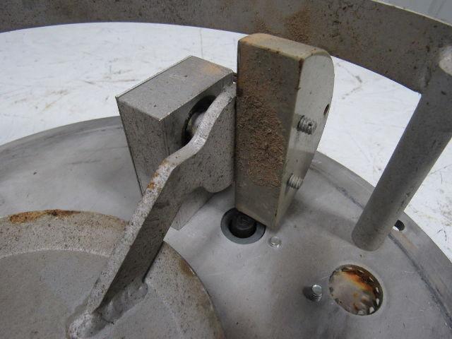 Plastic Injection Molding Material Hopper Isolator Valve 14" OD