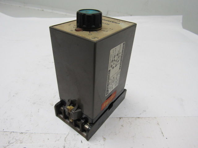Fuji Electric G65M ATC2 P DC24V Thyristimer w/Socket Base Recept 0.5-5 Seconds