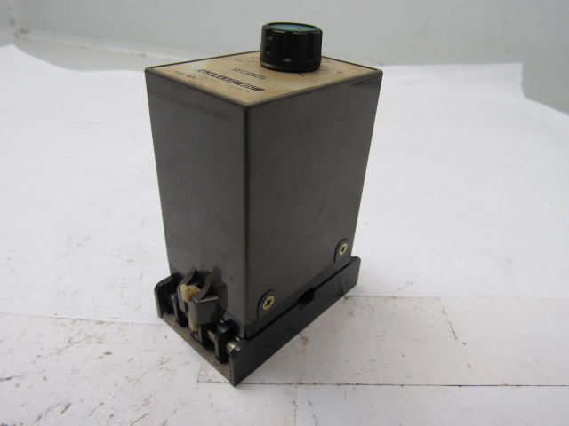 Fuji Electric G65M ATC2 P DC24V Thyristimer w/Socket Base Recept 0.5-5 Seconds