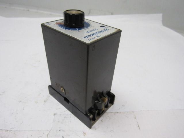 Fuji Electric :48M ATM2P Motor Timer 0-6 Seconds w/Base Recept