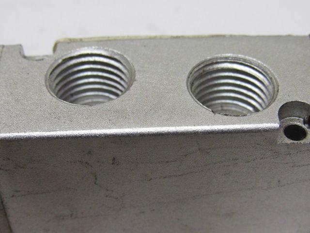 Hyvair SV204-543B-110A-SR Pneumatic Air Valve 110 VAC Solenoid 1/2" Ports