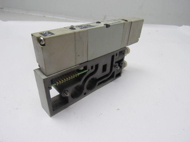 Numatics 051BB400M000061 Pneumatic Air Solenoid Valve 24 VDC W/Manifold Base