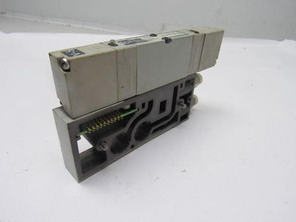 Numatics 051BB400M000061 Pneumatic Air Solenoid Valve 24 VDC W/Manifold Base