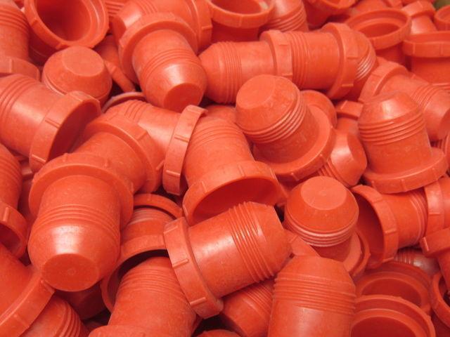 Niagara Plastics PD-121 Caplugs Threaded Plastic Plugs 1-1/16-14 Lot of 200