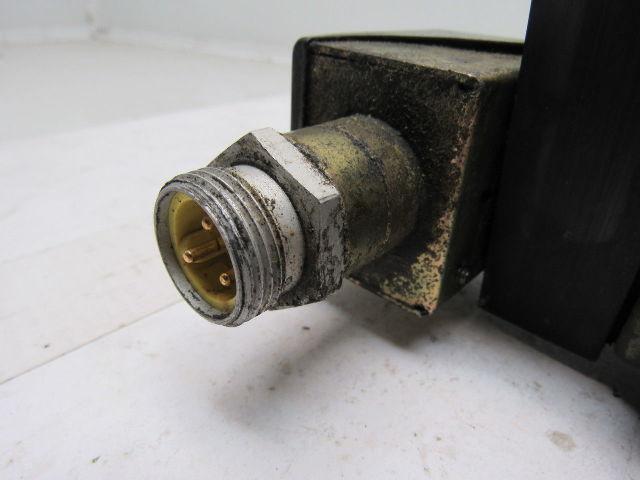 Worchester Controls Series 39 Model 10 Pneumatic Actuator W/1/2" NPT 3-Way Valve