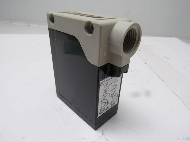 Telemecanique XUET010315H7 Photoelectric Sensor 24-240V AC/DC