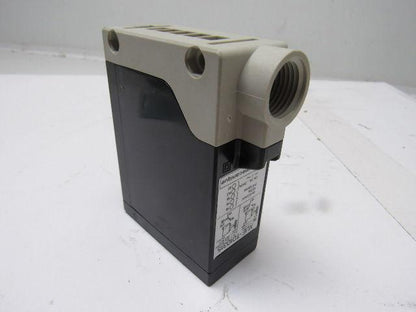 Telemecanique XUET010315H7 Photoelectric Sensor 24-240V AC/DC