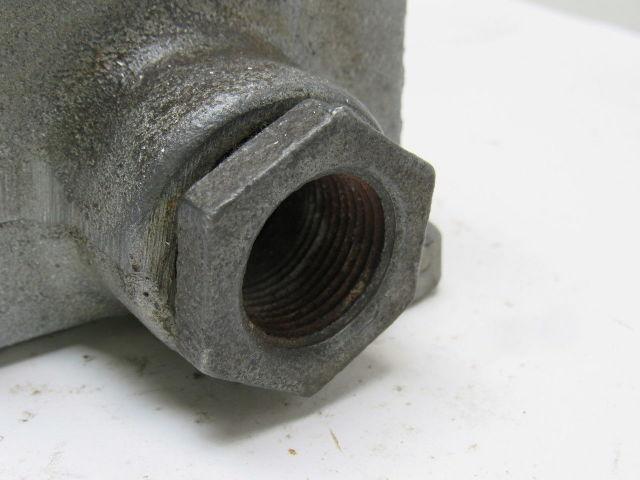 CROUSE HINDS EFDC 31105 120/240 VAC Explosionproof Circuit Breaker 20A  1" Hubs