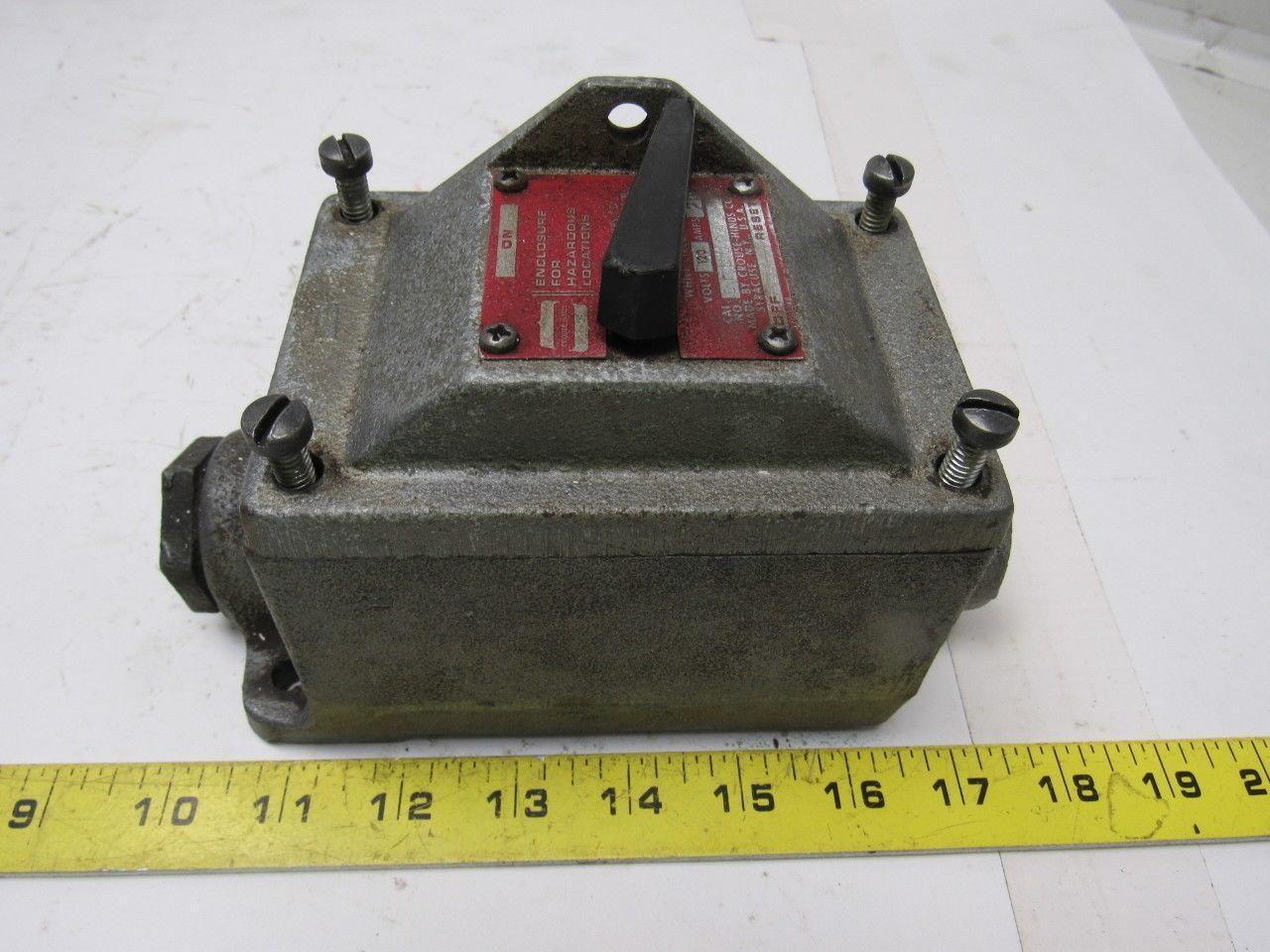 CROUSE HINDS EFDC 31105 120/240 VAC Explosionproof Circuit Breaker 20A  1" Hubs