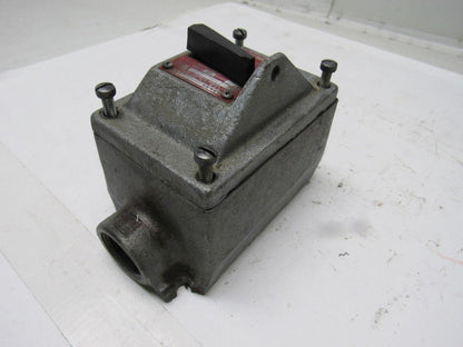 CROUSE HINDS EFDC 31105 120/240 VAC Explosionproof Circuit Breaker 20A  1" Hubs