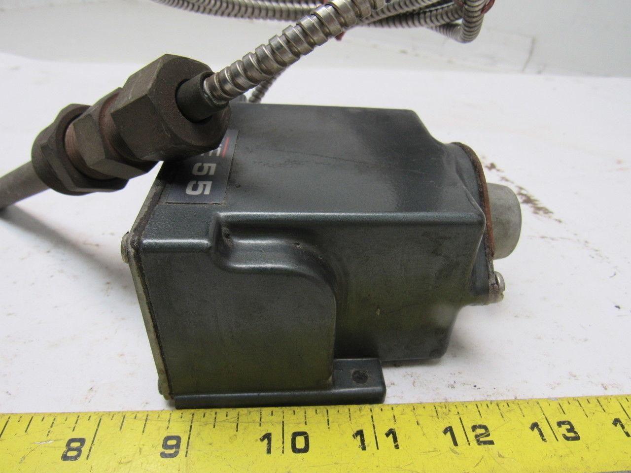 United Electric UE Model 11623 Type E55 Thermometer Switch 20A 125/250V