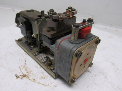 Square D B0 1E Series E  Pneumatic Timing Relay 110/120V 50/60Hz.