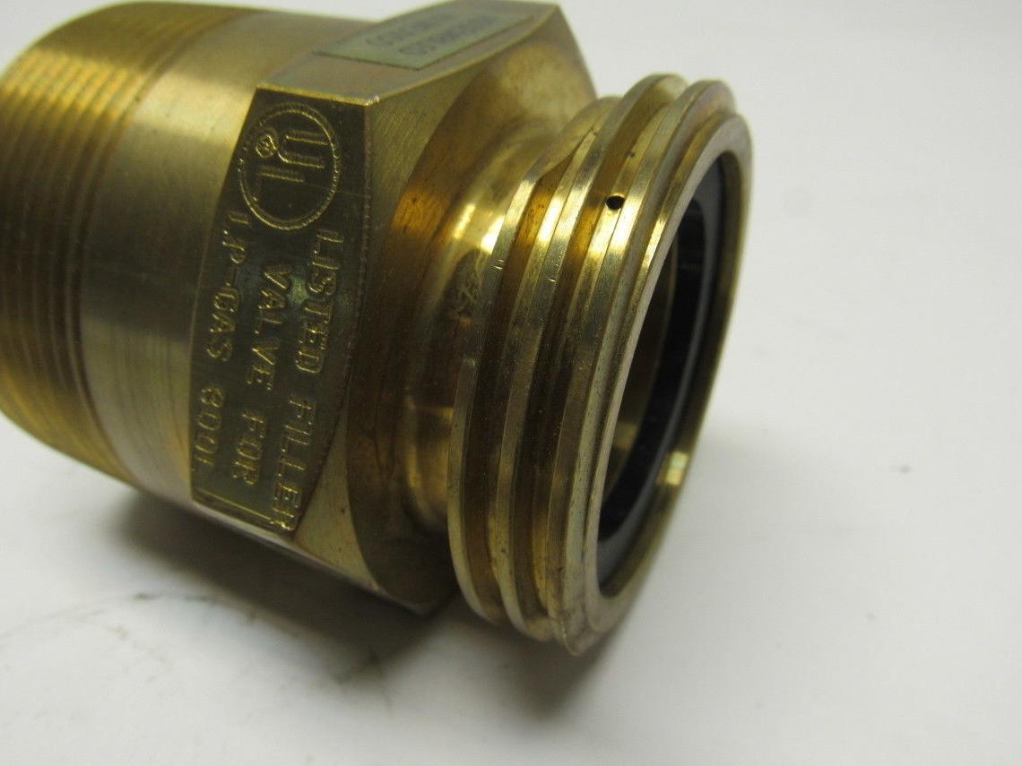Fisher D138 LP-Gas Single Back Fill Valve W/2 x 2-1/4 (MNPT x ACME) Connections