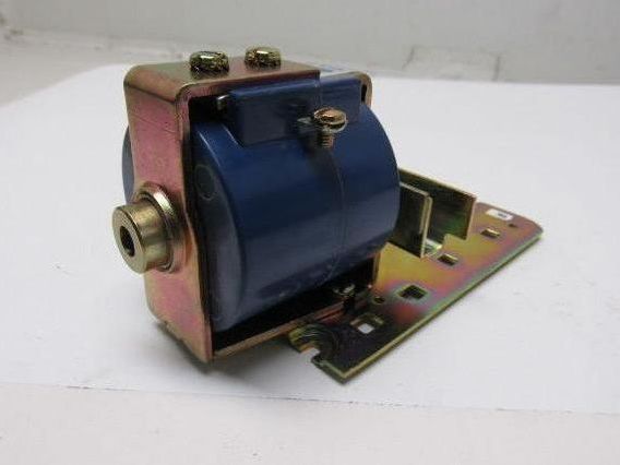 Joslyn Clark 447-9405-23 Ser. A Open Type Relay 600 VAC 240 VDC Coil