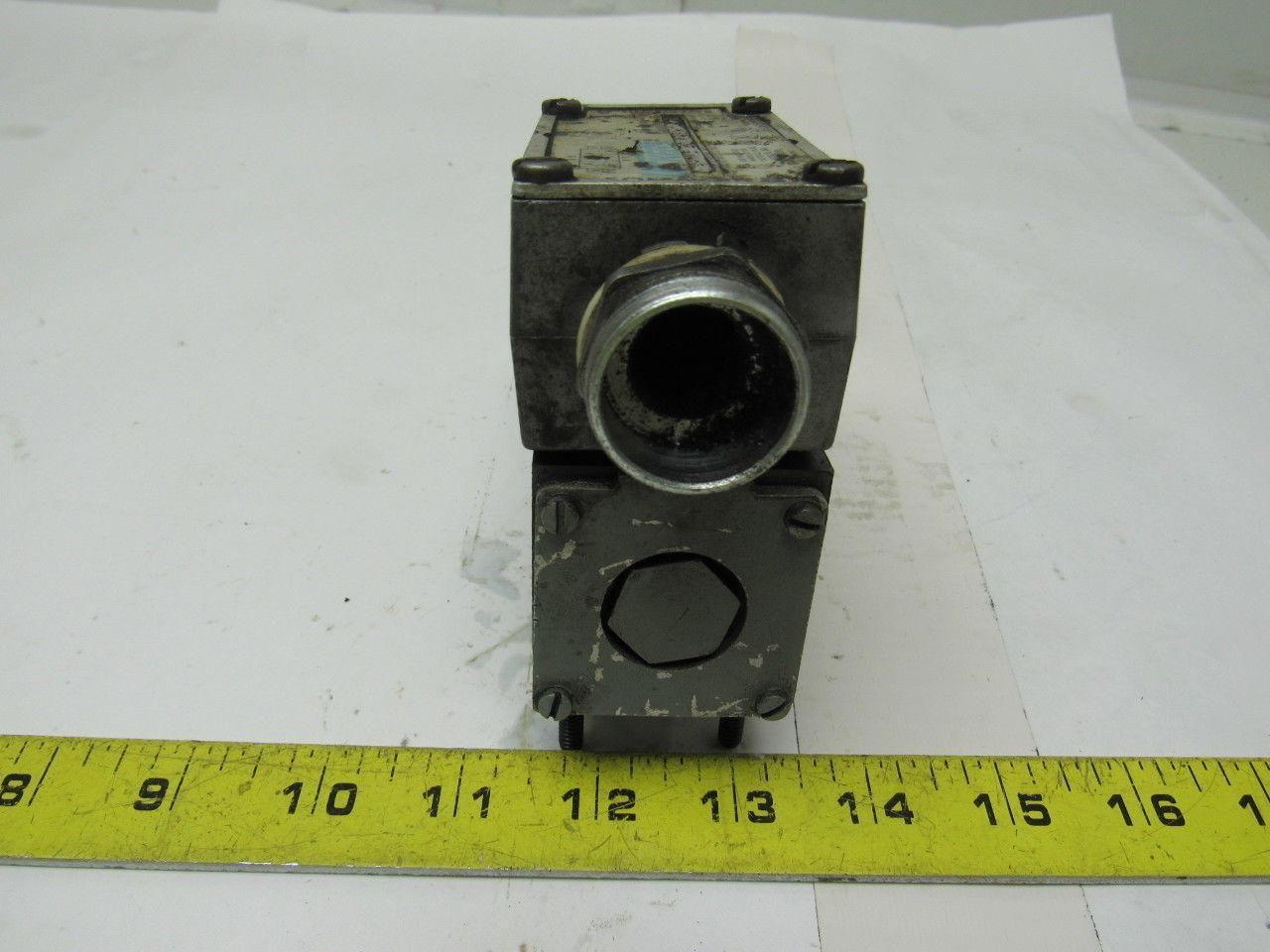 Vickers DG4V-3-2C-M-W-B-40 Solenoid Pilot Valve