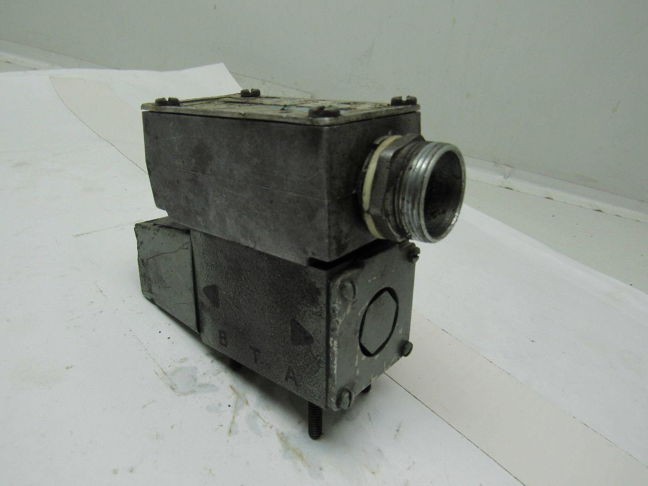 Vickers DG4V-3-2C-M-W-B-40 Solenoid Pilot Valve