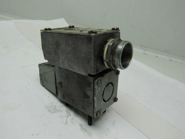 Vickers DG4V-3-2C-M-W-B-40 Solenoid Pilot Valve