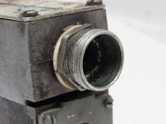 Vickers DG4V-3-2C-M-W-B-40 Solenoid Pilot Valve