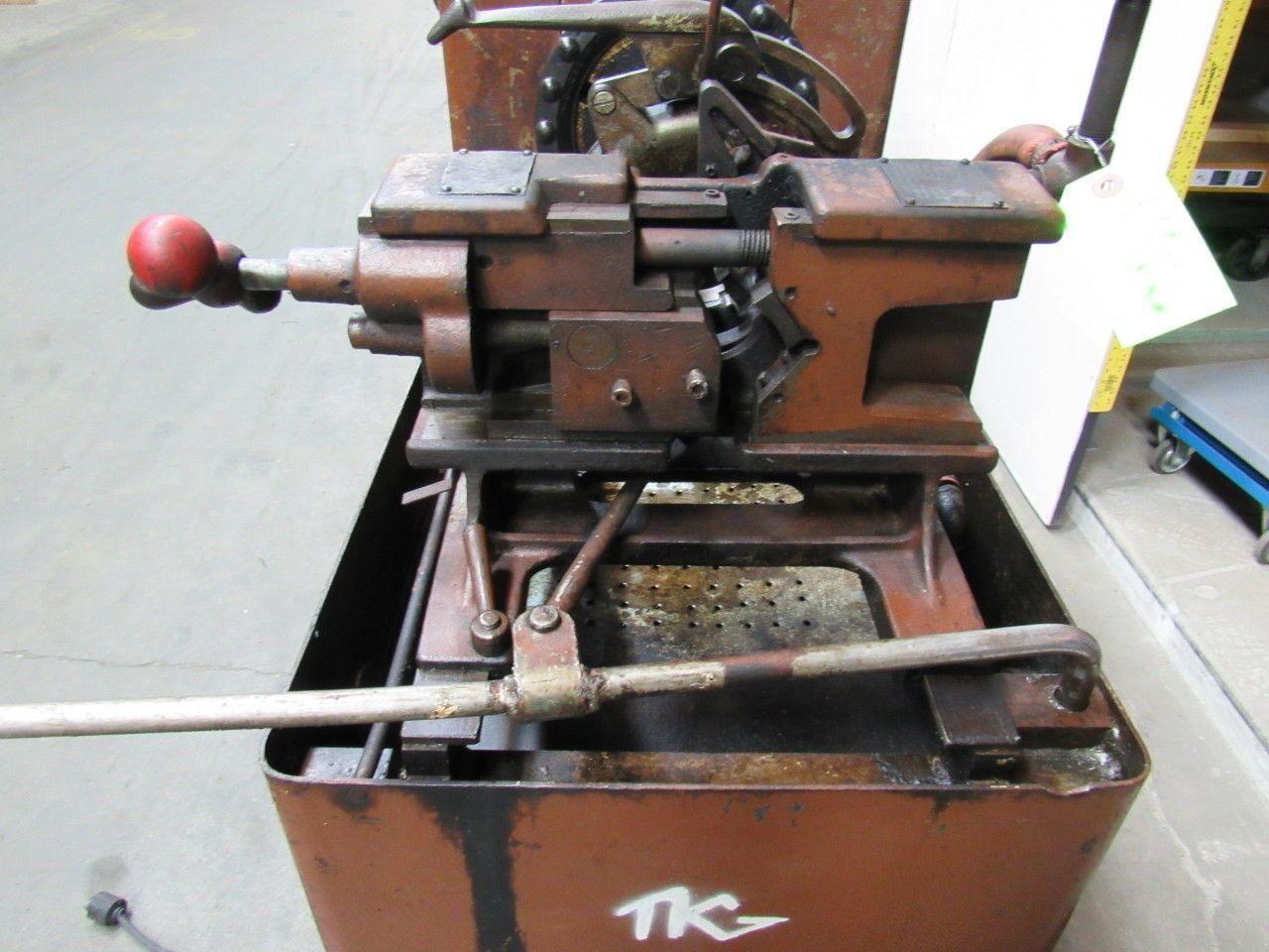 OSTER 582 Pipe & Bolt Threader W/2 Quadversal Die Heads 1/8"-2" 115V On Casters