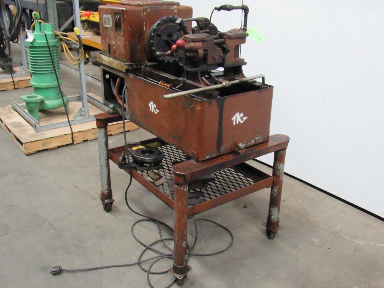 OSTER 582 Pipe & Bolt Threader W/2 Quadversal Die Heads 1/8"-2" 115V On Casters