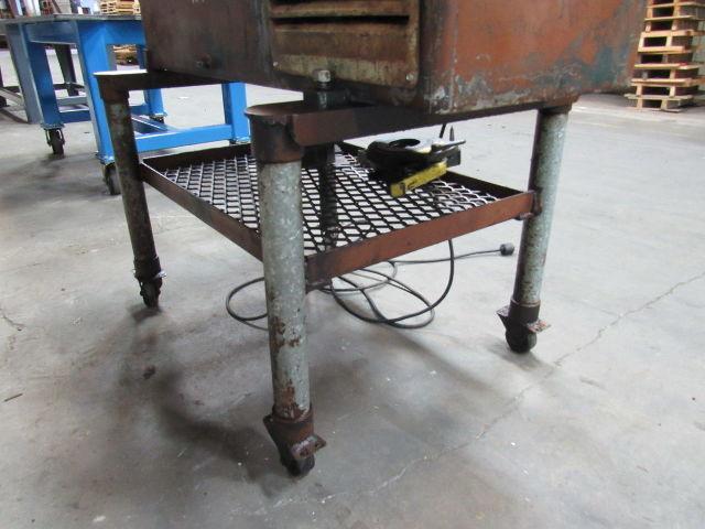 OSTER 582 Pipe & Bolt Threader W/2 Quadversal Die Heads 1/8"-2" 115V On Casters