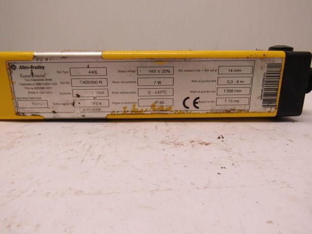 A-B Allen Bradley 440L-R4B0300N POC-14 Safety Light Curtain Receiver 12" height