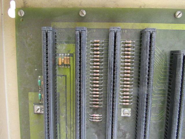 Cincinnati Milacron 3-424-1960A 16-Slot Rack Chassis PLC
