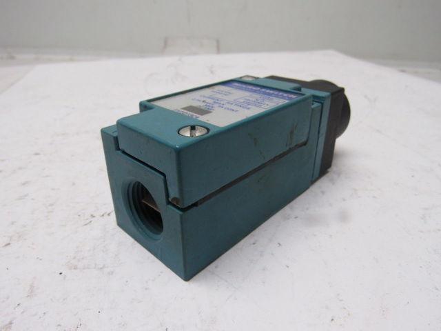 Micro Switch FYTD13C4_FYTD13C4 120VAC 50/60Hz Proximity Sensor Switch Lot Of 2