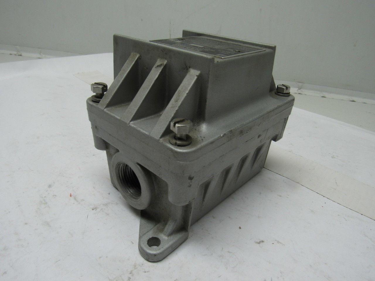 Square D FR2 Series B Manual Starter Type 3R Rainproof Haz Loc 115/277V 1 Hp