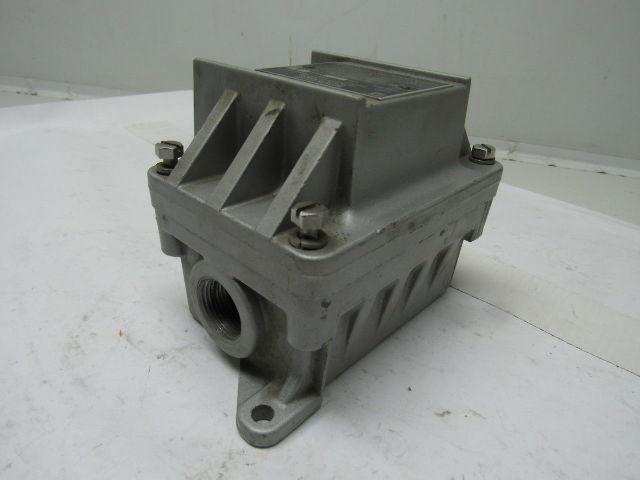 Square D FR2 Series B Manual Starter Type 3R Rainproof Haz Loc 115/277V 1 Hp