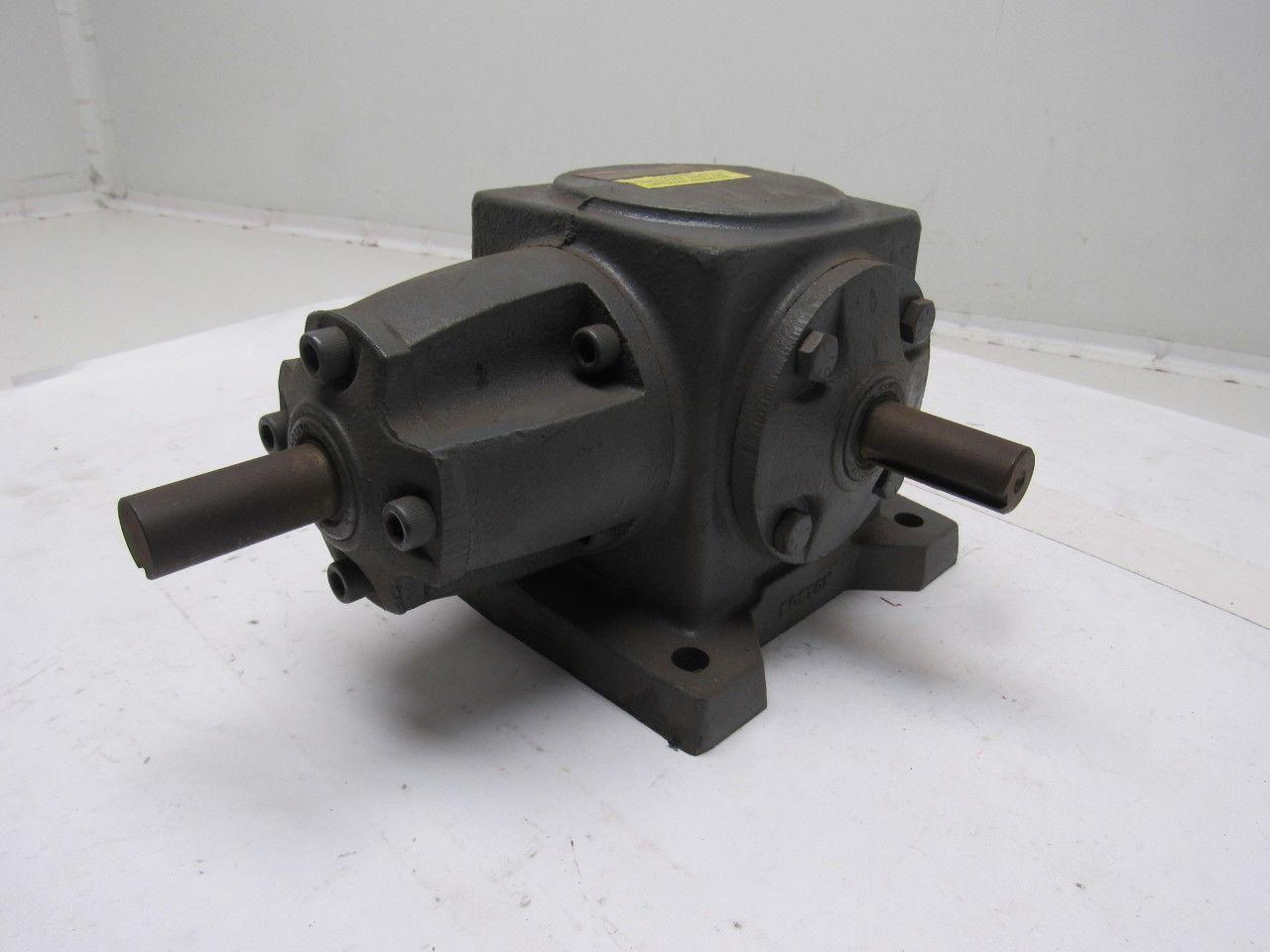 Boston Gear R137-CM1 Gear Reducer 1:1 Ratio 1750 input/output RPM, Right Angle