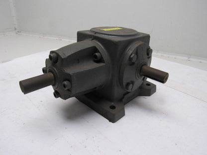 Boston Gear R137-CM1 Gear Reducer 1:1 Ratio 1750 input/output RPM, Right Angle