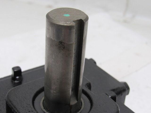 Winsmith E17XDVS2X000DN 20:1 .940Hp 87.5 Output RPM Right Angle Gear Reducer