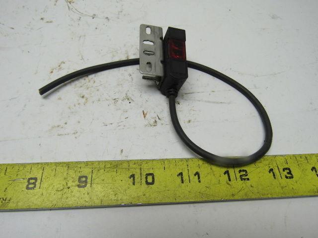 Omron E3S-AR61 Photoelectric Sensor Switch 11" Cord
