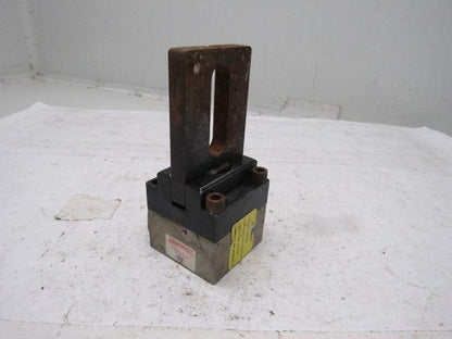 Compact Air Products SG202 Square Base Angular Pneumatic Gripper Grabber 2" Open