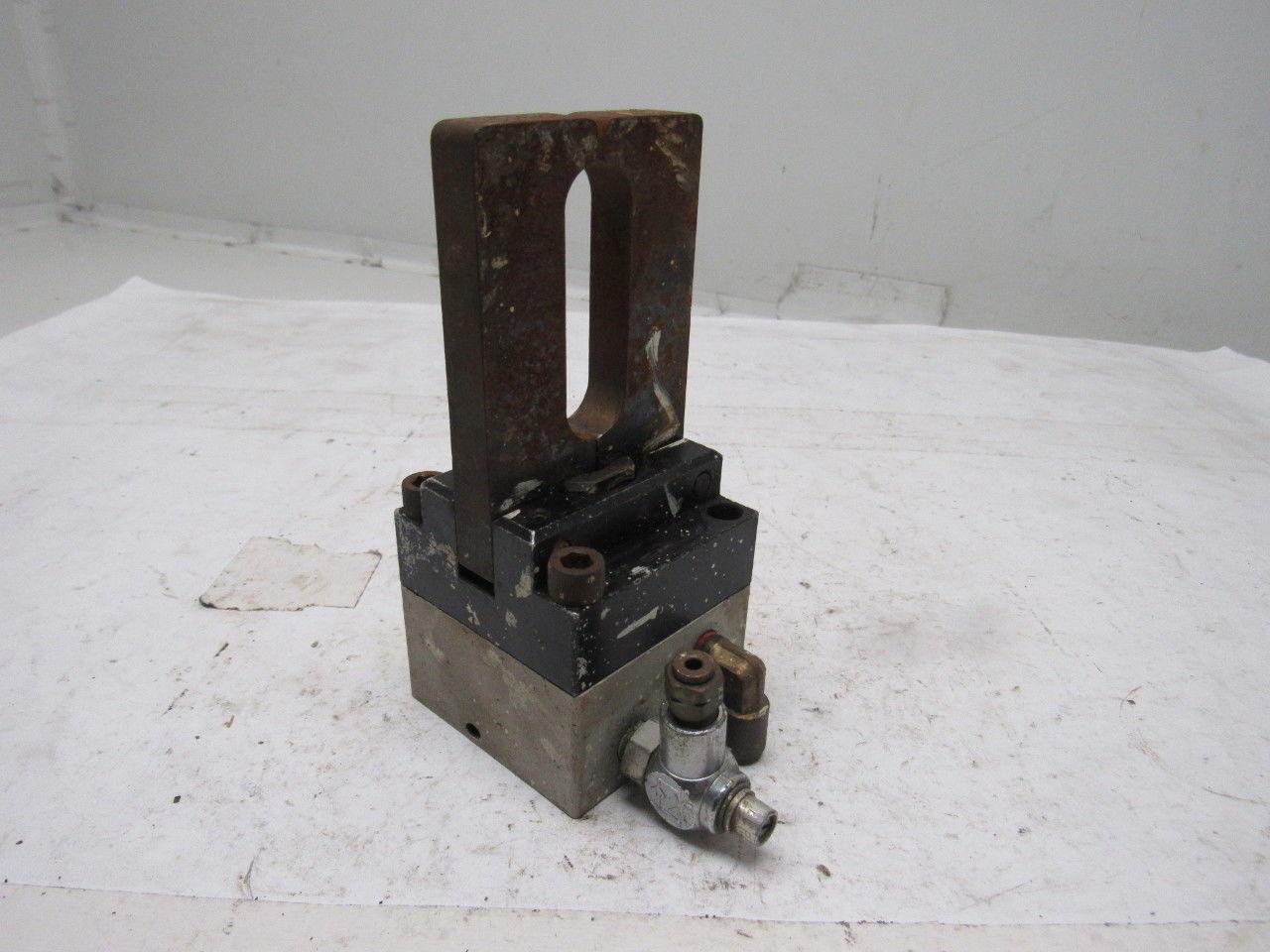 Compact Air Products SG202 Square Base Angular Pneumatic Gripper Grabber 2" Open