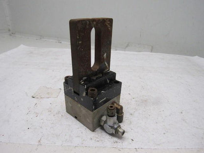 Compact Air Products SG202 Square Base Angular Pneumatic Gripper Grabber 2" Open