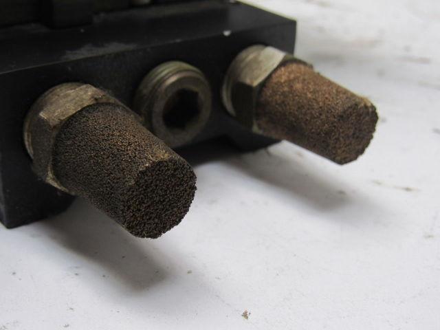 Numatics L22BB552B000061 5/3 Double Solenoid Operated 4 Valve Bank 24VDC Coils