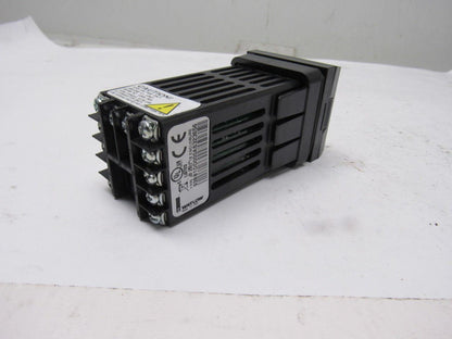 Trine 93BB-1DD0-00AS Temperature Controller Green Red Display 100-240V